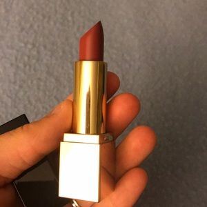 Estée Lauder in shade envy 440 irresistible!